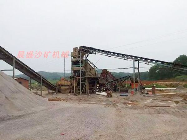 使用移動式(shì)製砂機械設備解決資(zī)源短缺.jpg